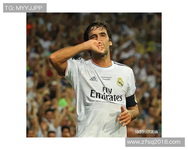 足球明星真人头像呈现 个性化球星形象揭秘 球场外的独特风采